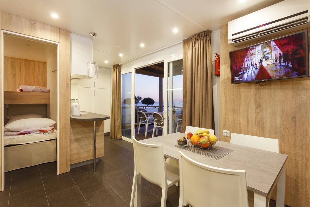 Mobile Homes Premium Vista Mare Park Umag By Camp4You Exterior foto