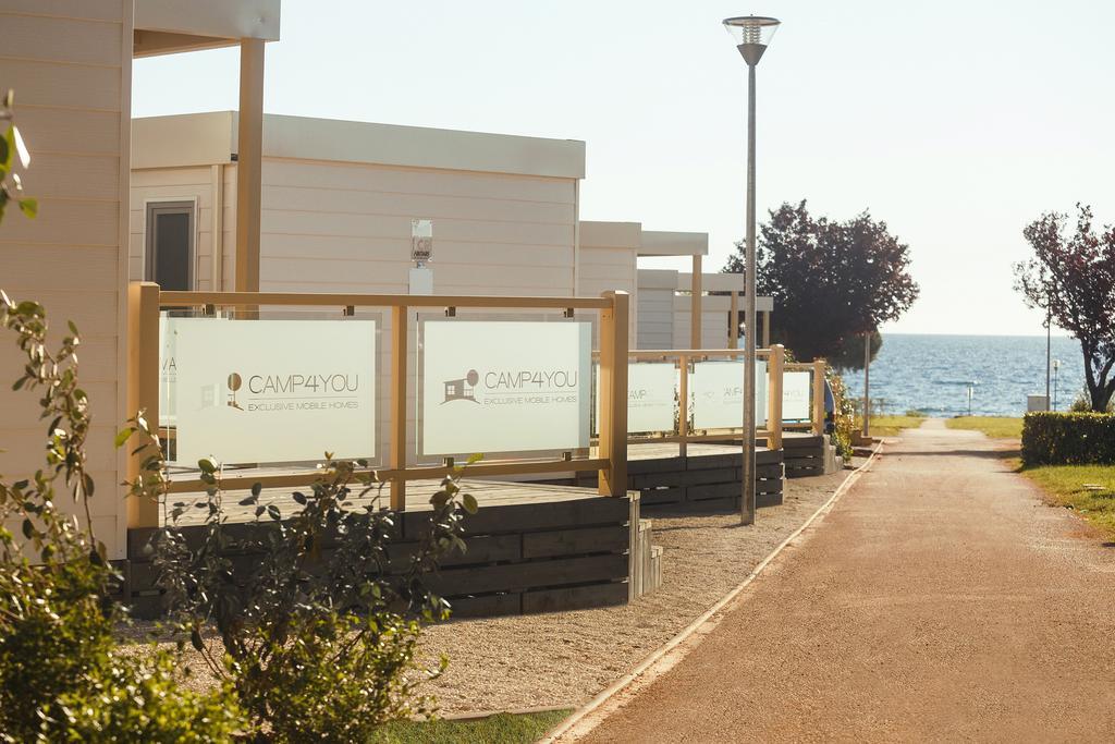 Mobile Homes Premium Vista Mare Park Umag By Camp4You Exterior foto